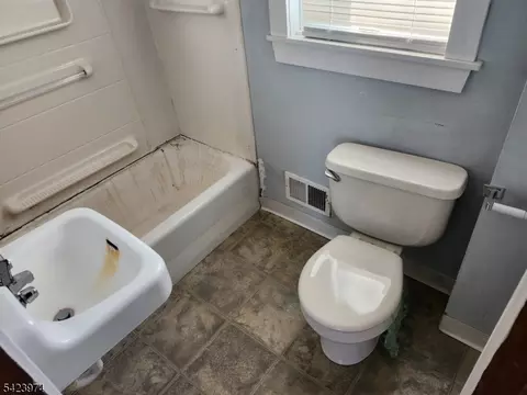 5 Locust St, Haskell, NJ 07420 photo 11