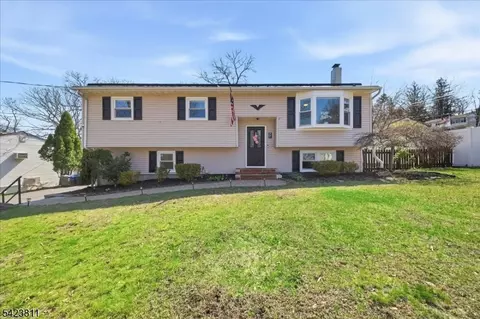 38 Holiday Dr, Hopatcong, NJ 07843