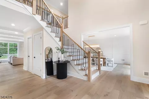 Entry Way - 3 Brookside Dr, Warren, NJ 07059 photo 2 of 8