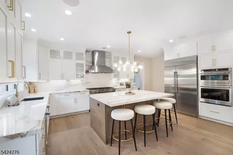 Kitchen - 3 Brookside Dr, Warren, NJ 07059 photo 2 of 3