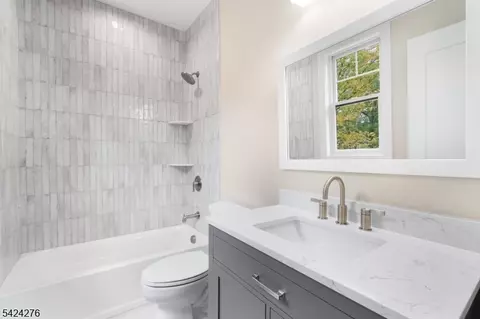 Bath - 3 Brookside Dr, Warren, NJ 07059 photo 4 of 4