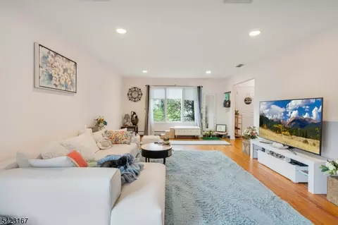 120 Edsall Blvd, Palisades Park, NJ 07650
