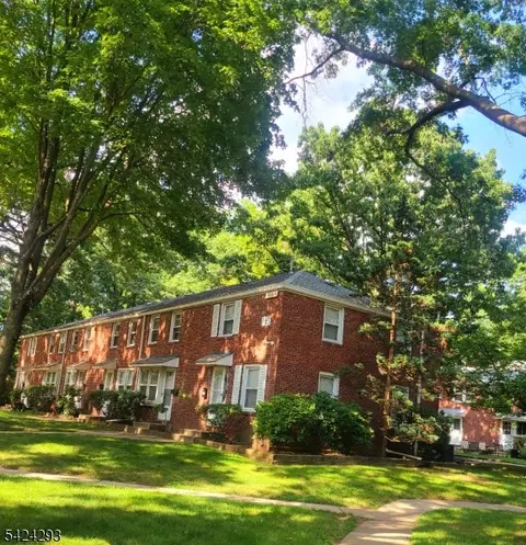 130 Glenbrook Pkwy, Englewood, NJ 07631