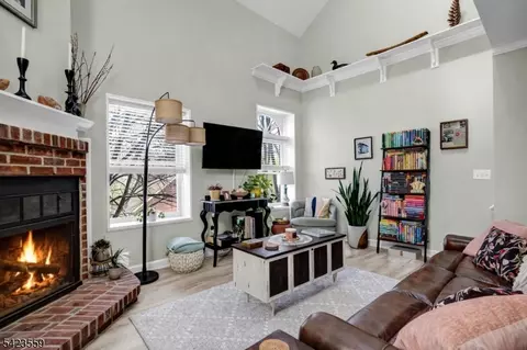 5 Center Ave #8, Morristown, NJ 07960