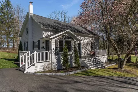 111 Lommason Glen Rd, Belvidere, NJ 07823