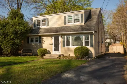 12 Central Ave, Pompton Lakes, NJ 07442