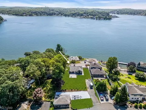 12 Bass Rock Rd, Hopatcong, NJ 07843
