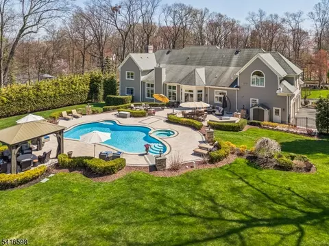 55 Deer Run, Watchung, NJ 07069