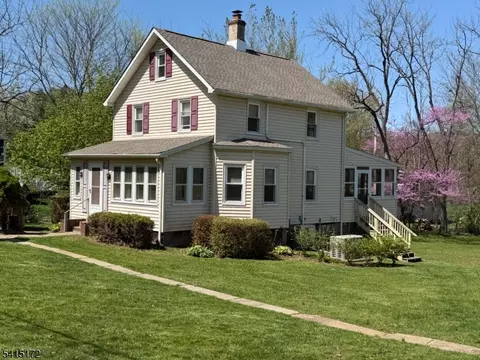 10 Bellows Ln, Towaco, NJ 07082