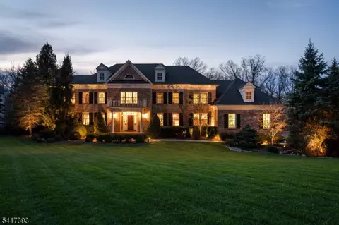 56 Will Ln, Watchung, NJ 07069