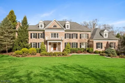 56 Will Ln, Watchung, NJ 07069