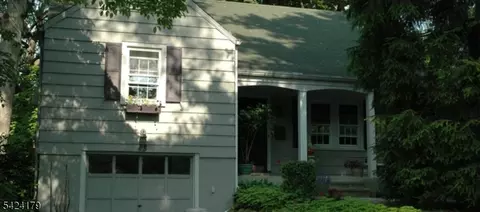 48 Freeman St, Roseland, NJ 07068
