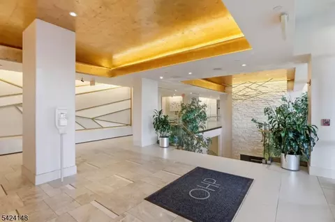 1008 Hudson Park, Edgewater, NJ 07020