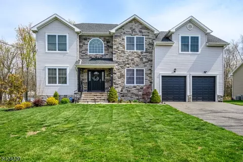 32 Pleasant Plains Rd, Franklin Park, NJ 08823