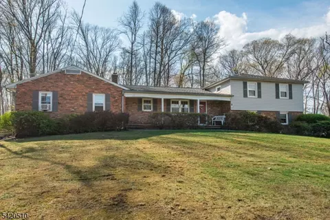 320 Reynolds Ave, Parsippany, NJ 07054