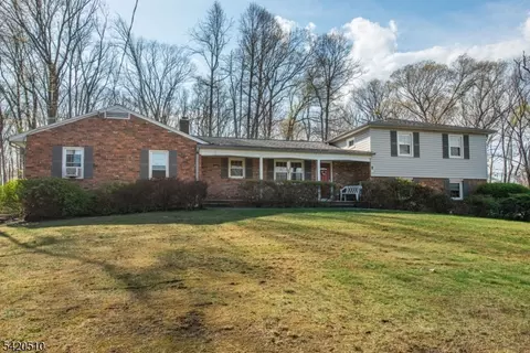 320 Reynolds Ave, Parsippany, NJ 07054