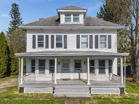 18 Center St, Annandale, NJ 08801