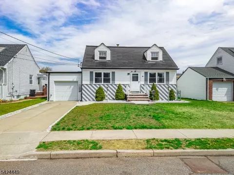 40 South Dr, Rochelle Park, NJ 07662