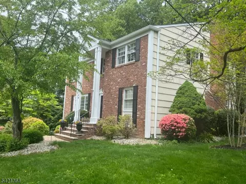 126 Wentworth Dr, Berkeley Heights, NJ 07922