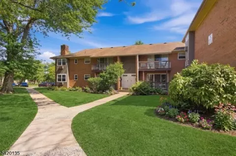 16 Deanna Dr #20, Hillsborough, NJ 08844
