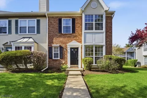 63 Amberly Ct, Franklin Park, NJ 08823