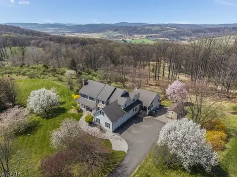 3 Norwich Ct, Milford, NJ 08848