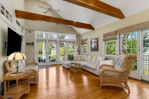 955 Summit Ave, Westfield, NJ 07090