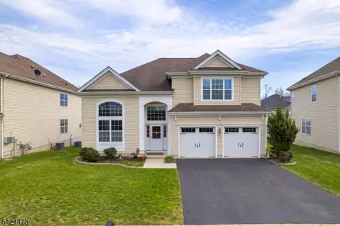 50 Dahlia Ct, Piscataway, NJ 08854