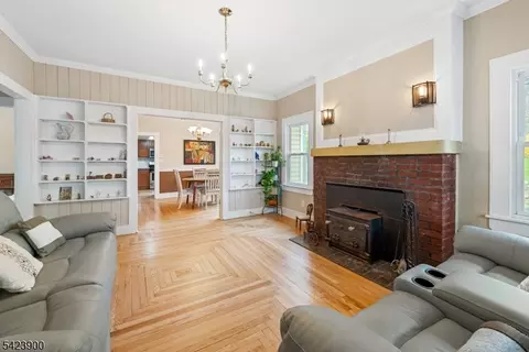 9 Bissell St, Mine Hill, NJ 07803