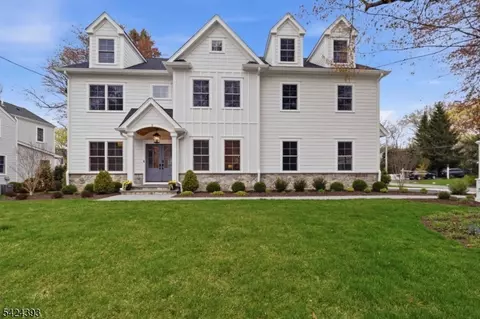 2 Whitman Dr, Chatham Twp, NJ 07928