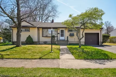 31 Michael Dr, Wayne, NJ 07470