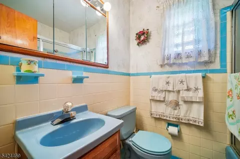 Bath - 31 Michael Dr, Wayne, NJ 07470 photo 2 of 2