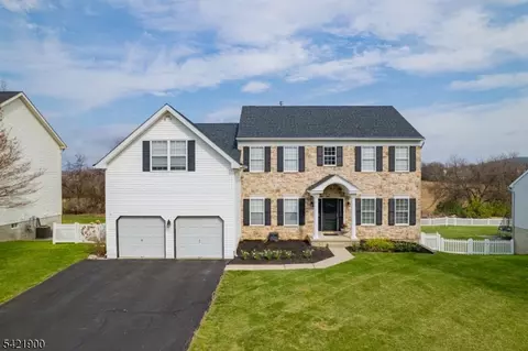 1833 Gary Rd, Stewartsville, NJ 08886
