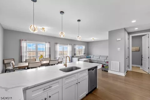 64 Halina Ln, Butler, NJ 07405