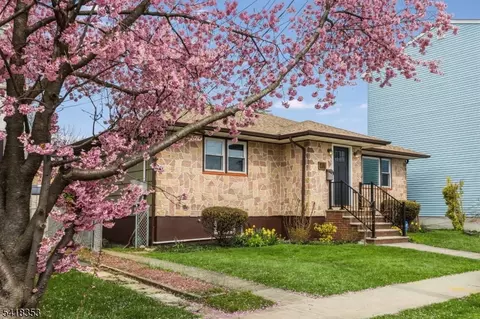 81 Burnett Ave, Maplewood, NJ 07040