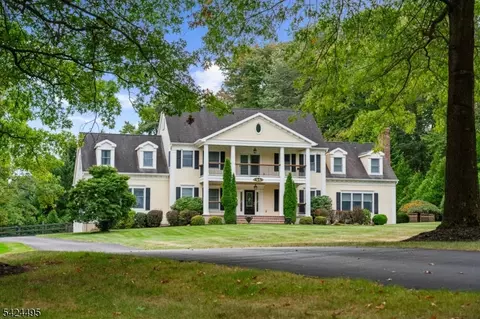 44 Country Acres Dr, Hampton, NJ 08827