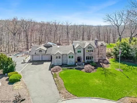 27 Omaha Rd, Wayne, NJ 07470