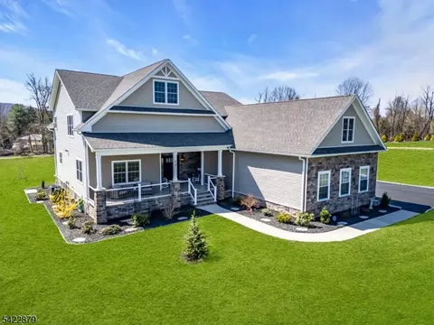42 Brantwood Ter, Hackettstown, NJ 07840