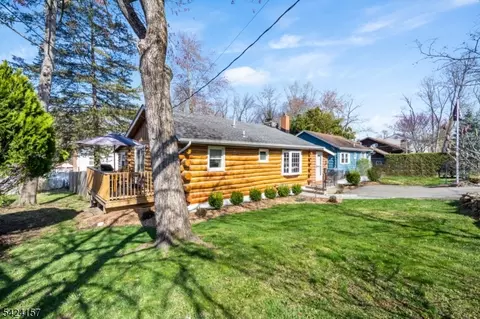 10 Lake Trl E, Wayne, NJ 07470 photo 2