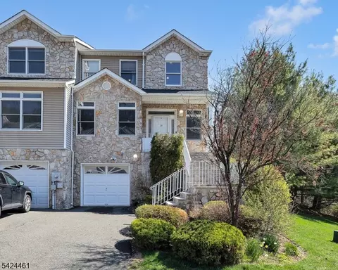 39 Autumn Ridge Rd, Morris Plains, NJ 07950