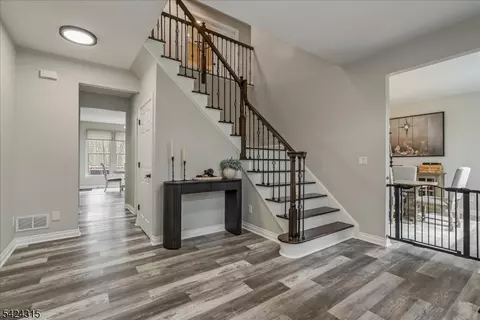 91 Ridge Rd, Oak Ridge, NJ 07438