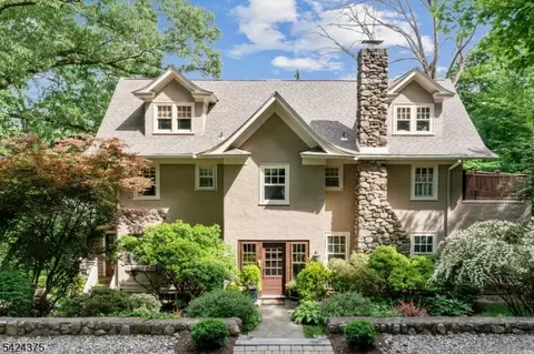 18 Ball Rd, Mountain Lakes, NJ 07046