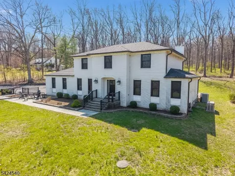 64 Lindbergh Rd, Ringoes, NJ 08551