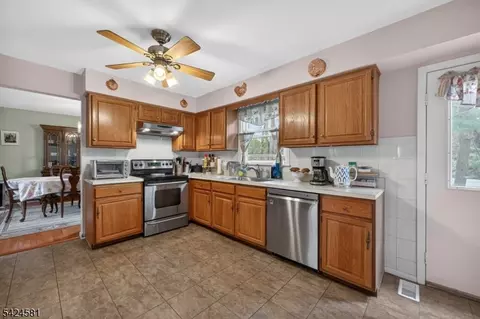 7 Chicopee Dr, Wayne, NJ 07470 photo 9