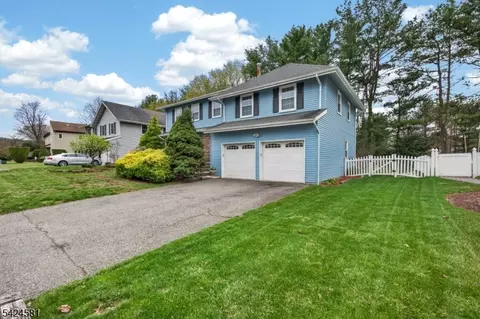 7 Chicopee Dr, Wayne, NJ 07470 photo 3