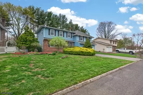 7 Chicopee Dr, Wayne, NJ 07470 photo 2