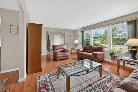 7 Chicopee Dr, Wayne, NJ 07470 photo 4