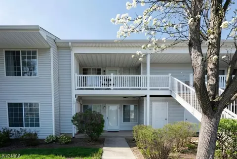 26 Larkspur Ct #26, Bedminster, NJ 07921