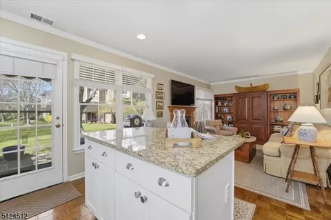 33 Eton Ct, Bedminster, NJ 07921 photo 12