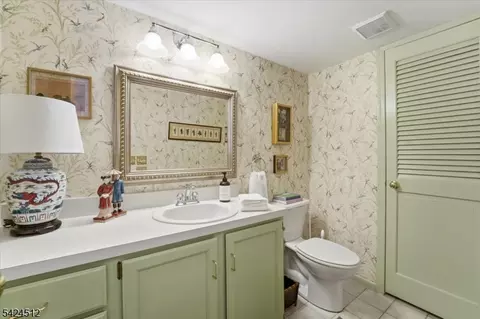 33 Eton Ct, Bedminster, NJ 07921 photo 16